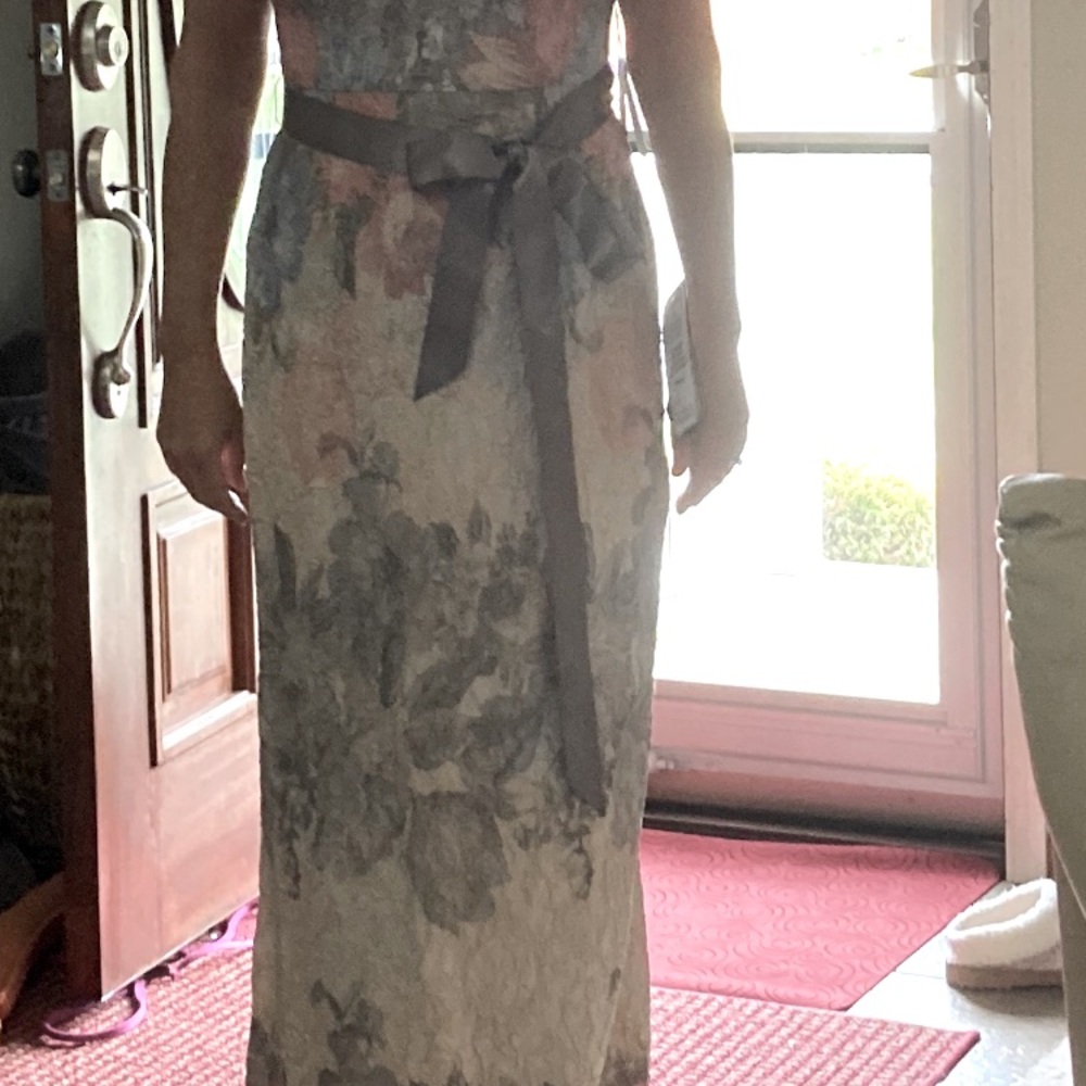 Dress - Picture 4 of 10